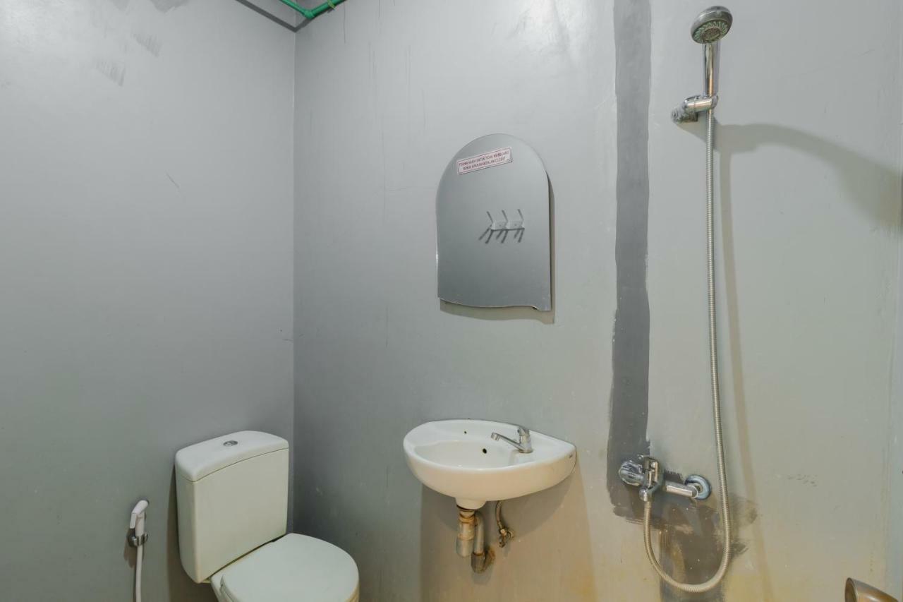 Reddoorz Syariah At Taman Bendungan Asahan Jakarta Exterior photo