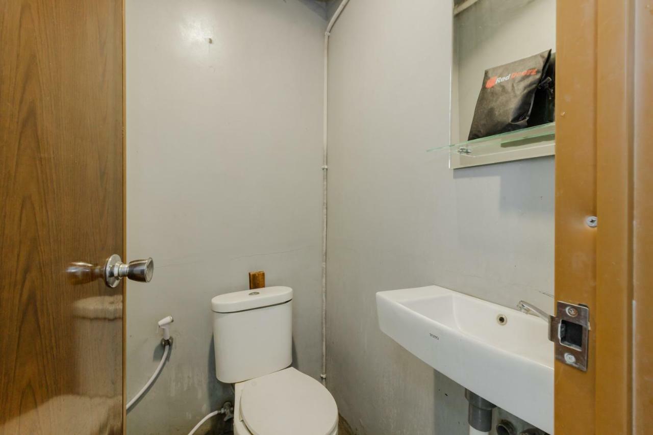 Reddoorz Syariah At Taman Bendungan Asahan Jakarta Exterior photo